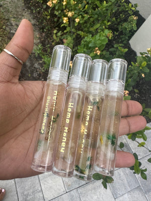 Open image in slideshow, 🌿 HONEY HEMP LIPGLOSS 🍯
